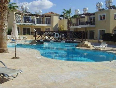 Sirena Sunrise Prestige Apartments Paphos Bagian luar foto