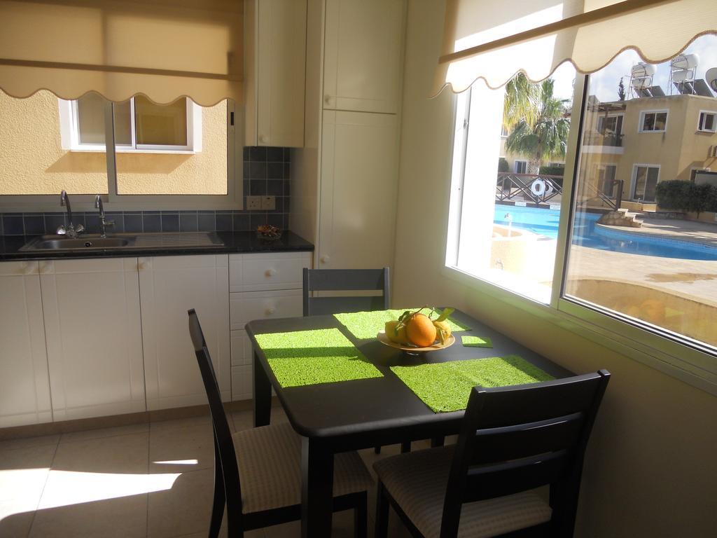 Sirena Sunrise Prestige Apartments Paphos Ruang foto