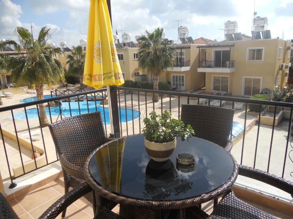 Sirena Sunrise Prestige Apartments Paphos Bagian luar foto
