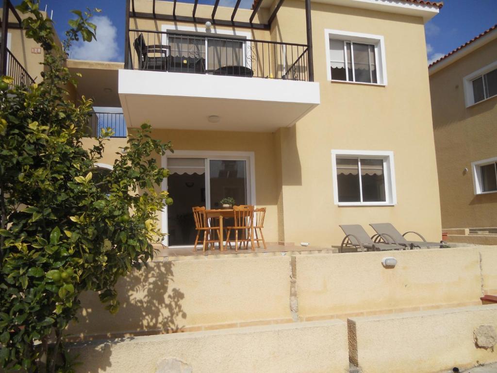 Sirena Sunrise Prestige Apartments Paphos Bagian luar foto