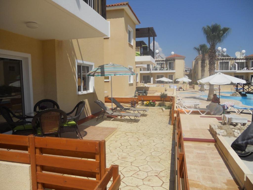 Sirena Sunrise Prestige Apartments Paphos Bagian luar foto