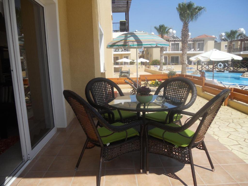 Sirena Sunrise Prestige Apartments Paphos Bagian luar foto