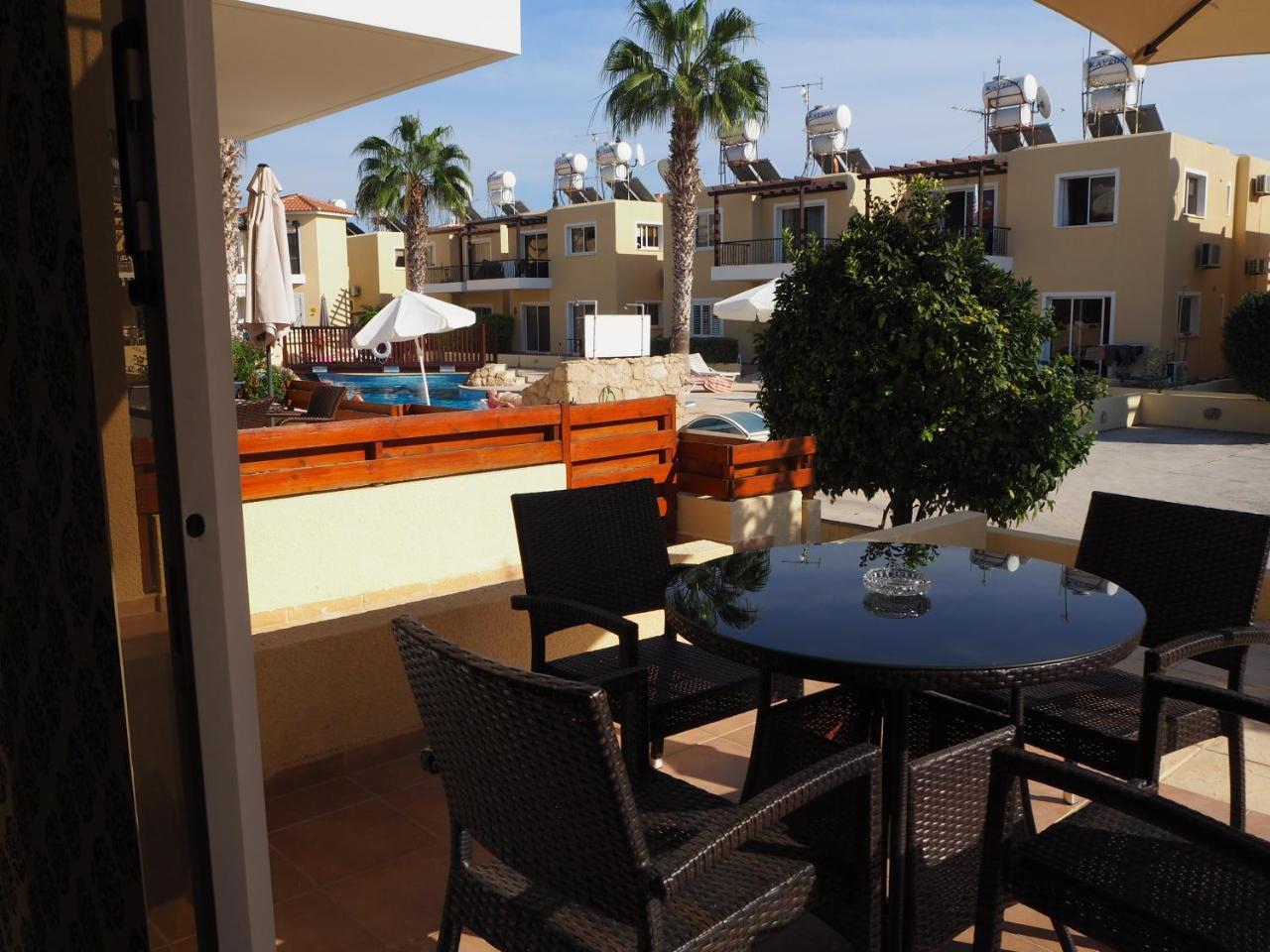 Sirena Sunrise Prestige Apartments Paphos Bagian luar foto