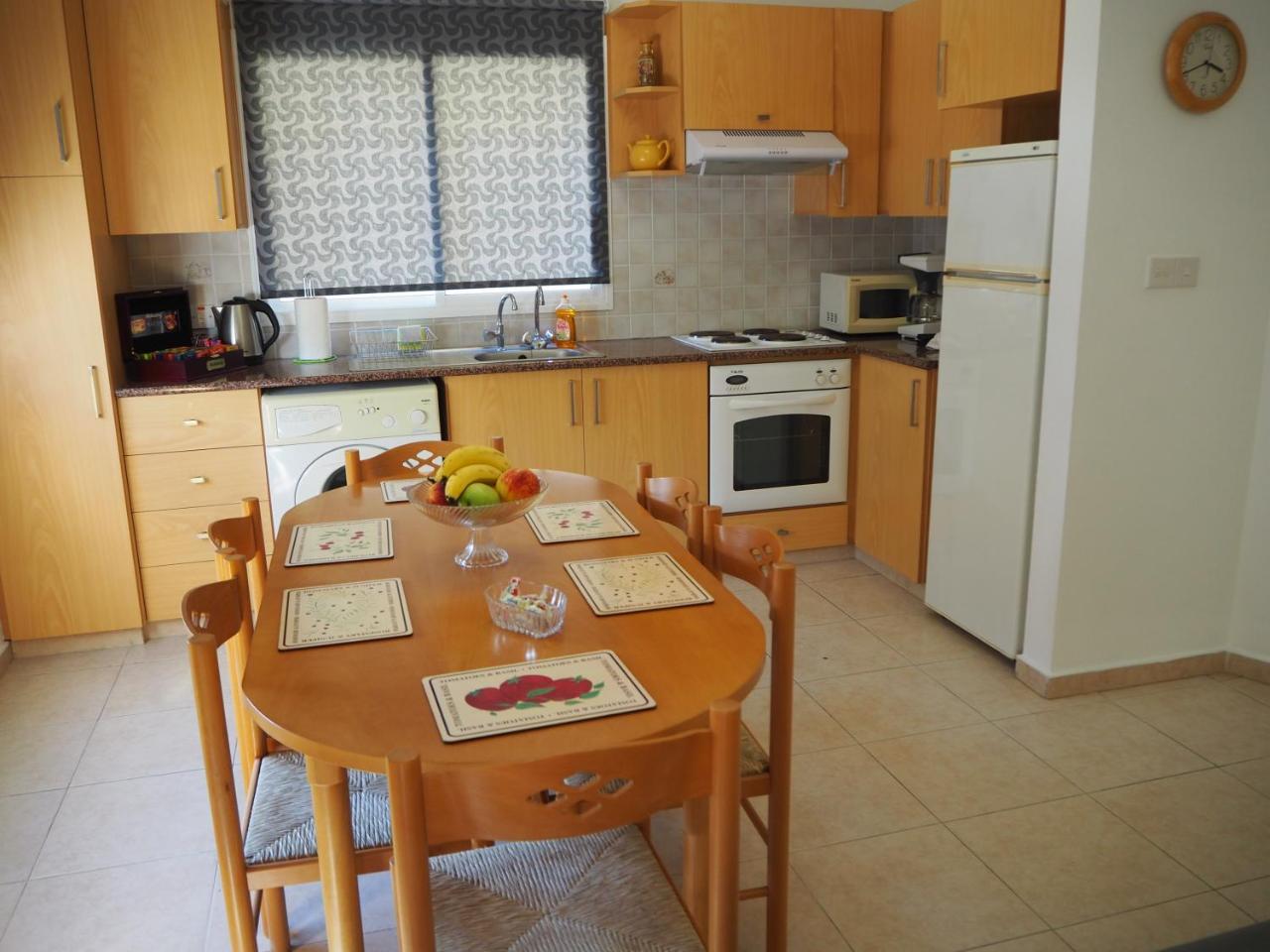 Sirena Sunrise Prestige Apartments Paphos Bagian luar foto