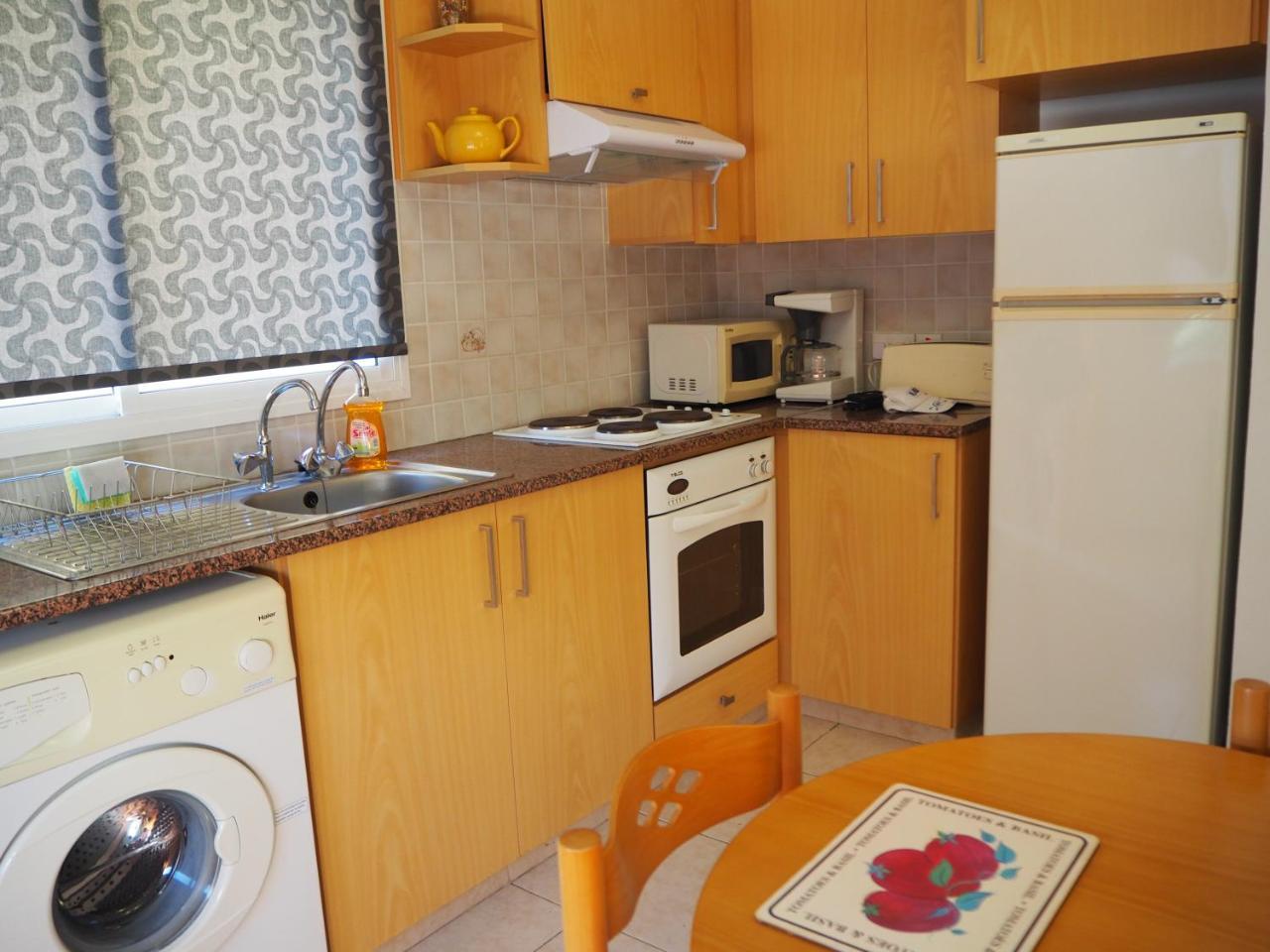 Sirena Sunrise Prestige Apartments Paphos Bagian luar foto