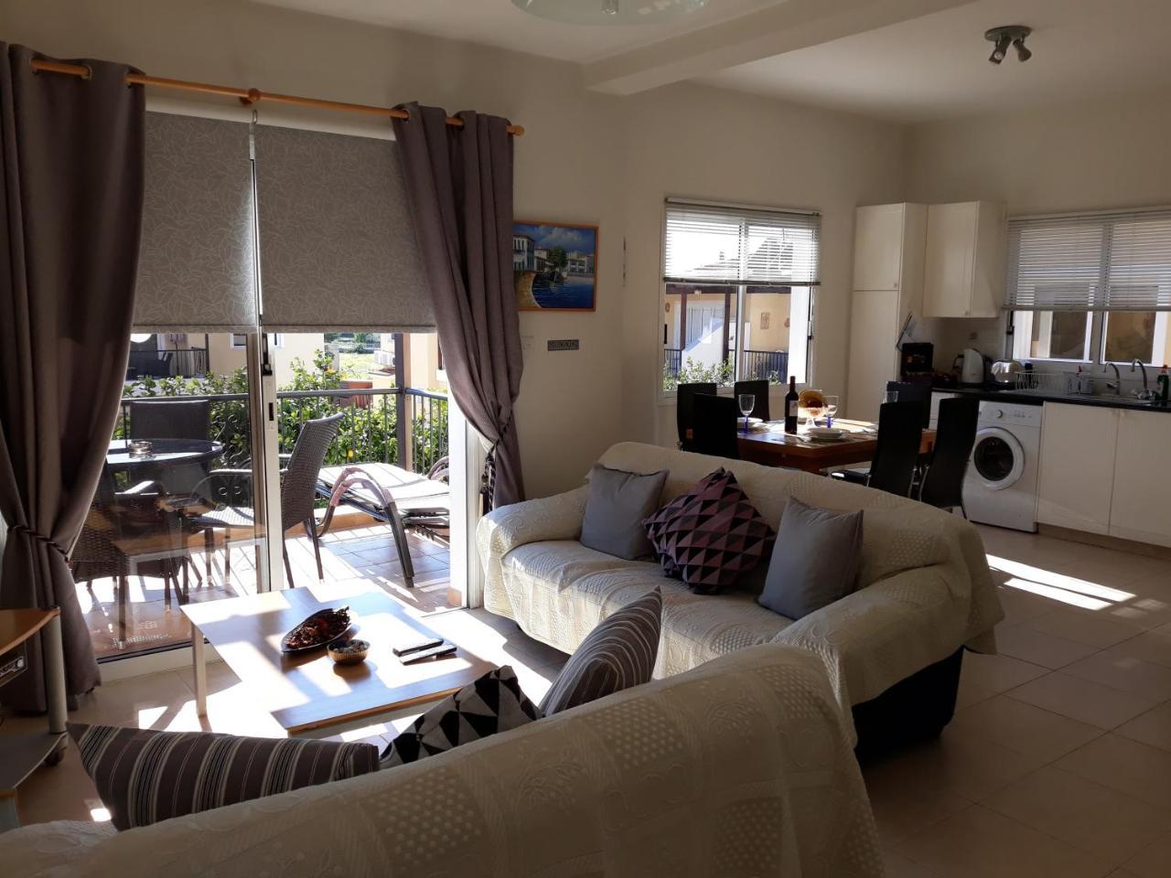 Sirena Sunrise Prestige Apartments Paphos Bagian luar foto