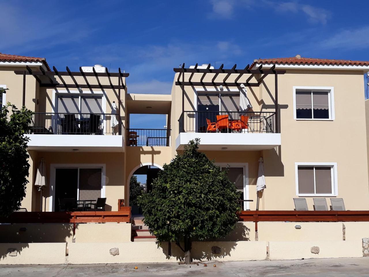 Sirena Sunrise Prestige Apartments Paphos Bagian luar foto